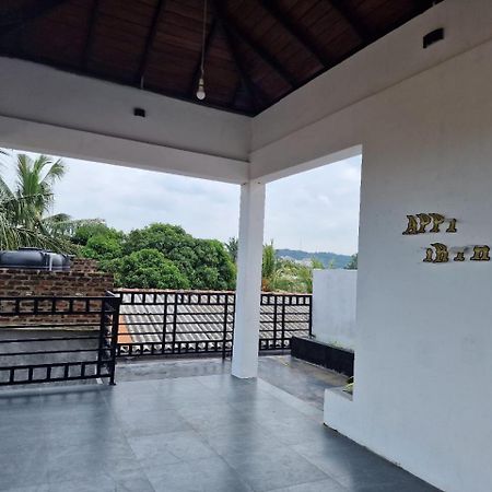 Javi Holiday Home Тринкомале Екстериор снимка