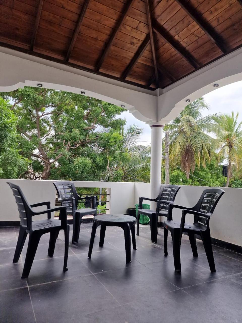 Javi Holiday Home Тринкомале Екстериор снимка