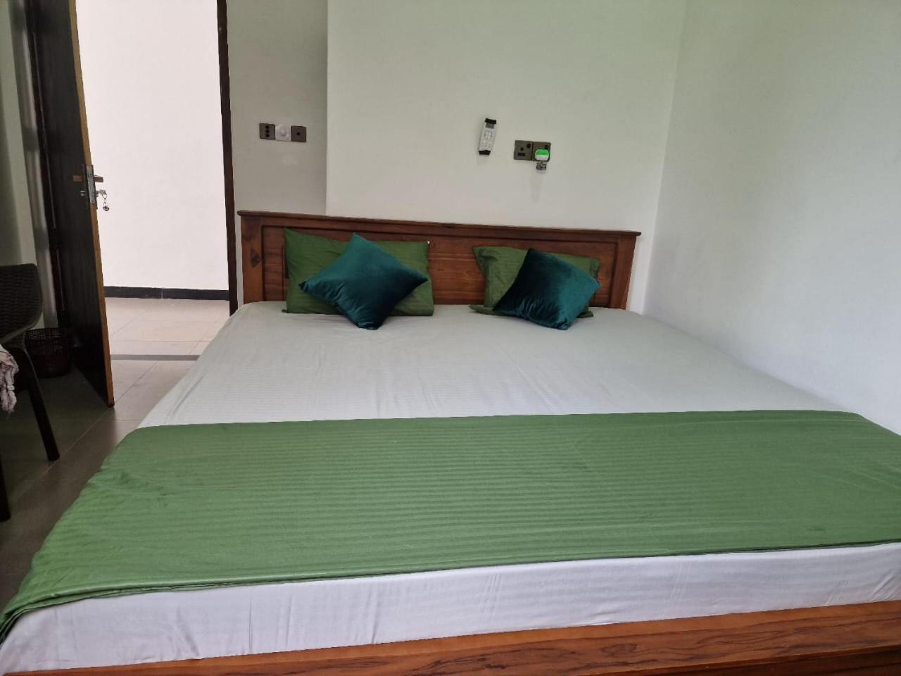 Javi Holiday Home Тринкомале Екстериор снимка