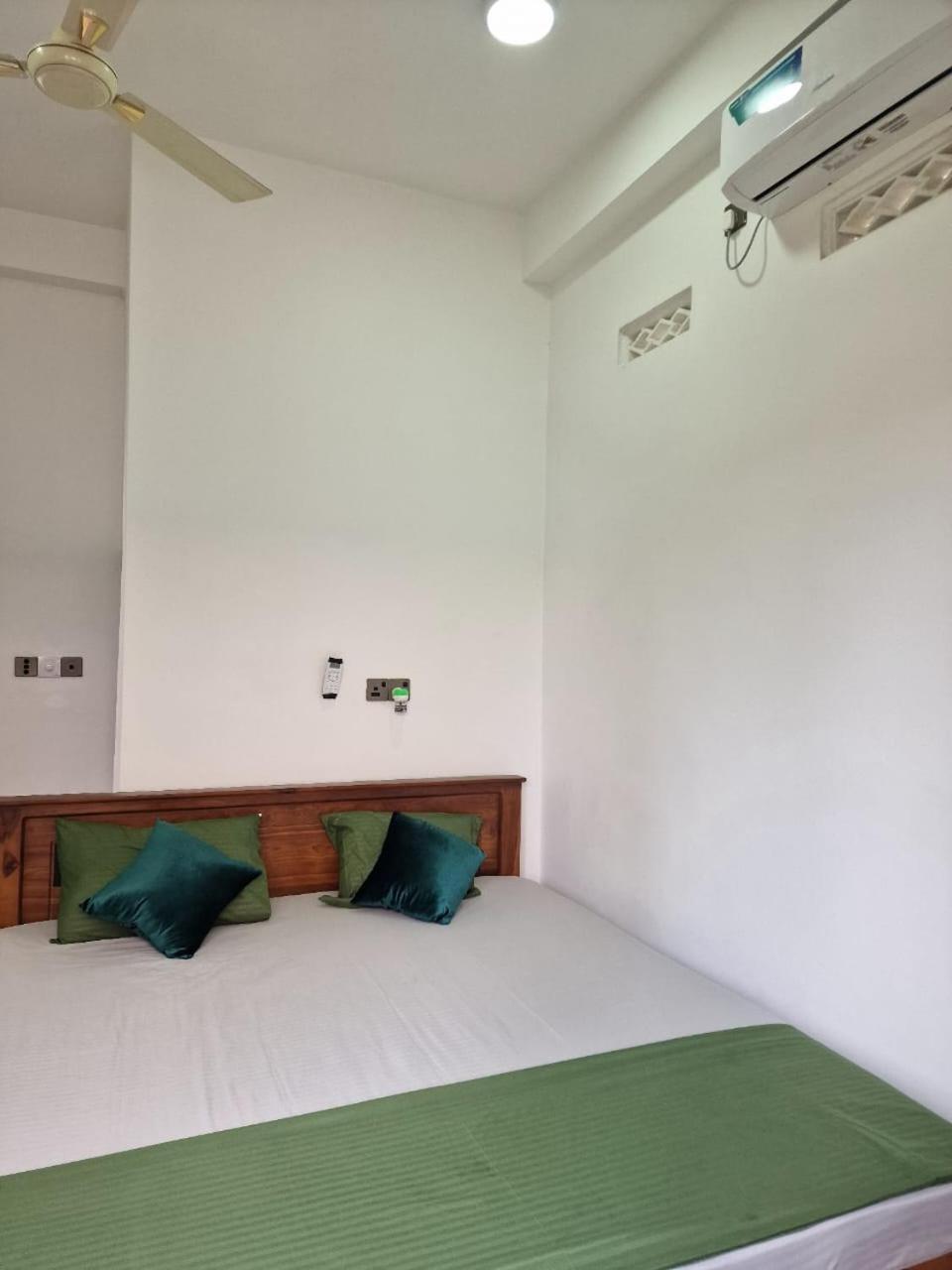 Javi Holiday Home Тринкомале Екстериор снимка