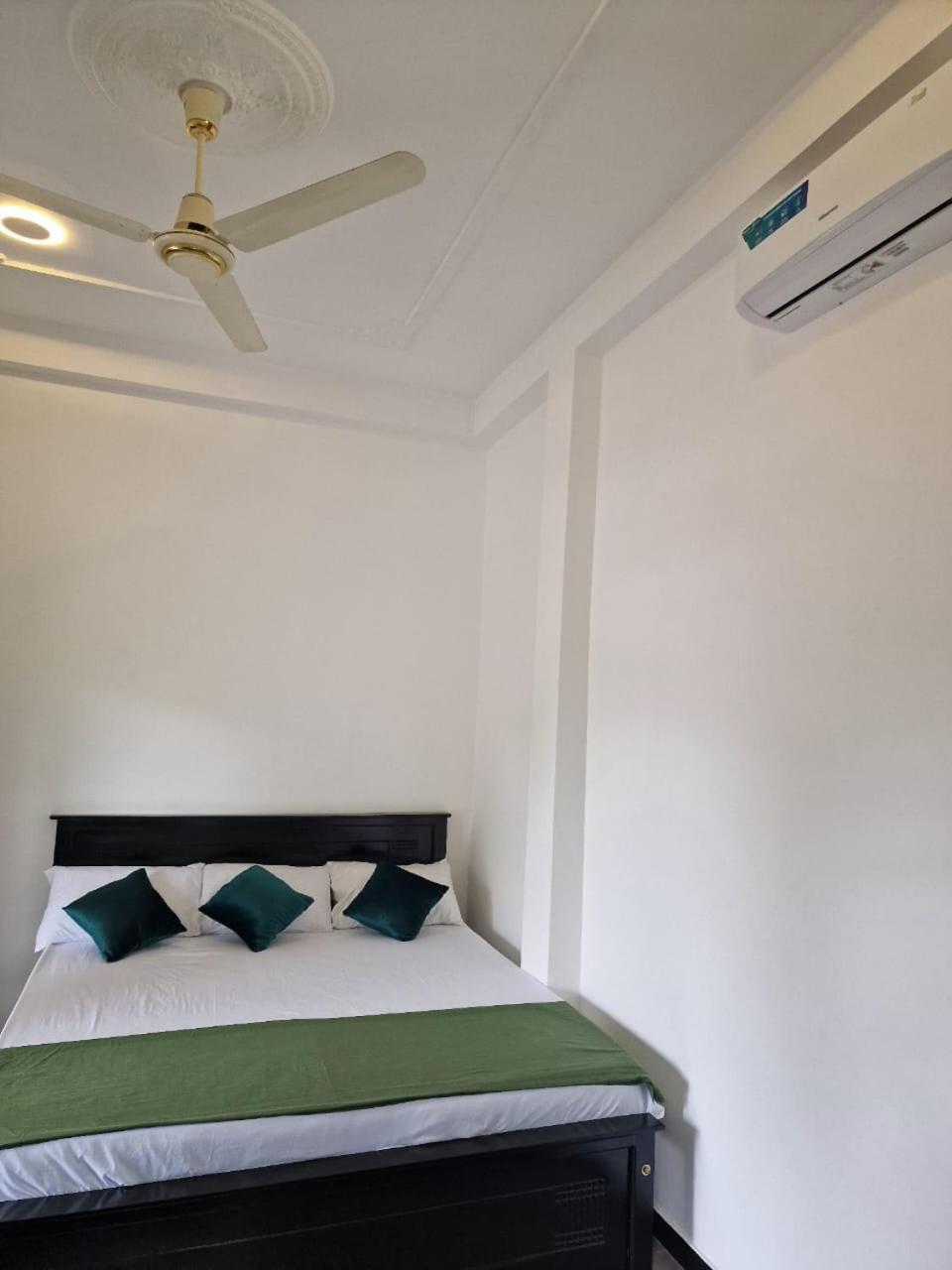 Javi Holiday Home Тринкомале Екстериор снимка