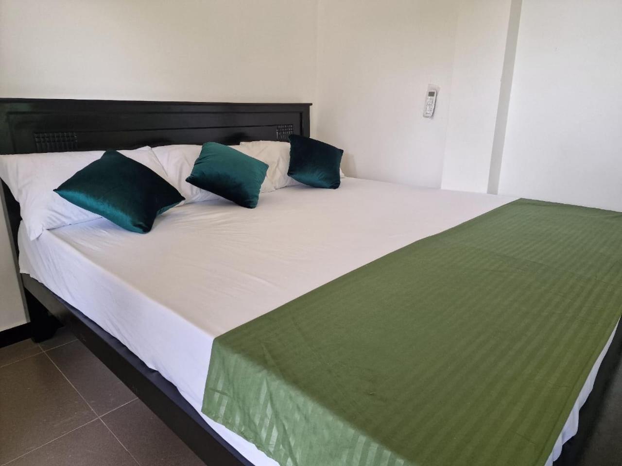 Javi Holiday Home Тринкомале Екстериор снимка