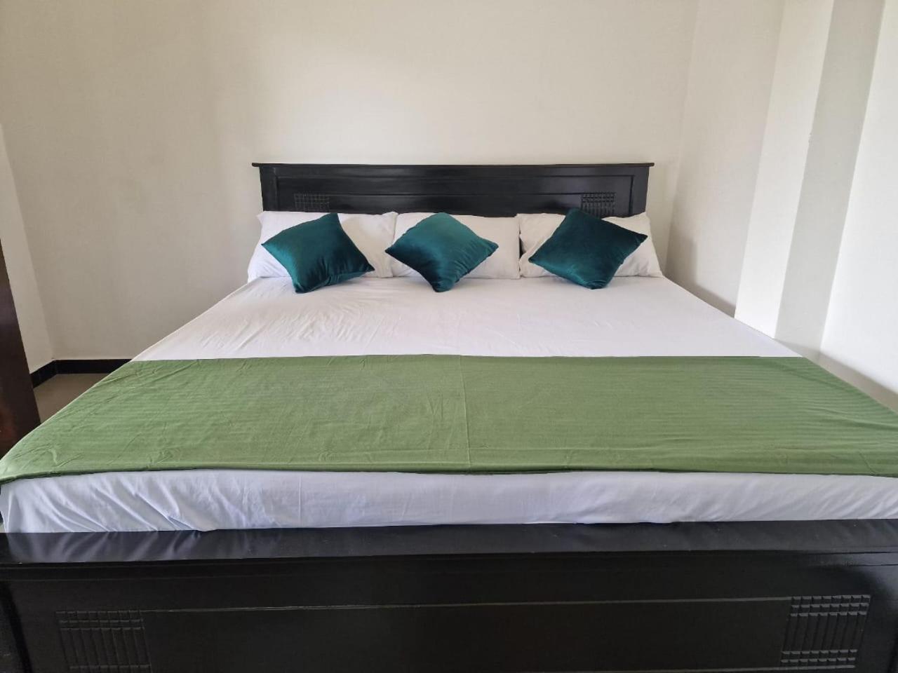 Javi Holiday Home Тринкомале Екстериор снимка
